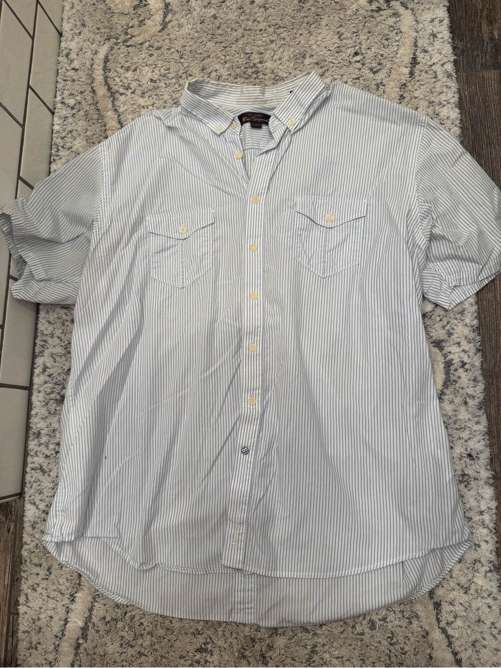 Men’s Collared Short Sleeve Button-up